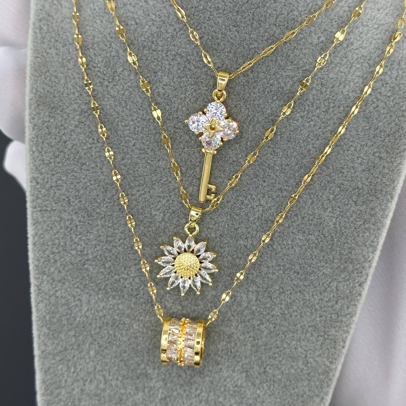 "key" veriŽica, 18k gold plated steel