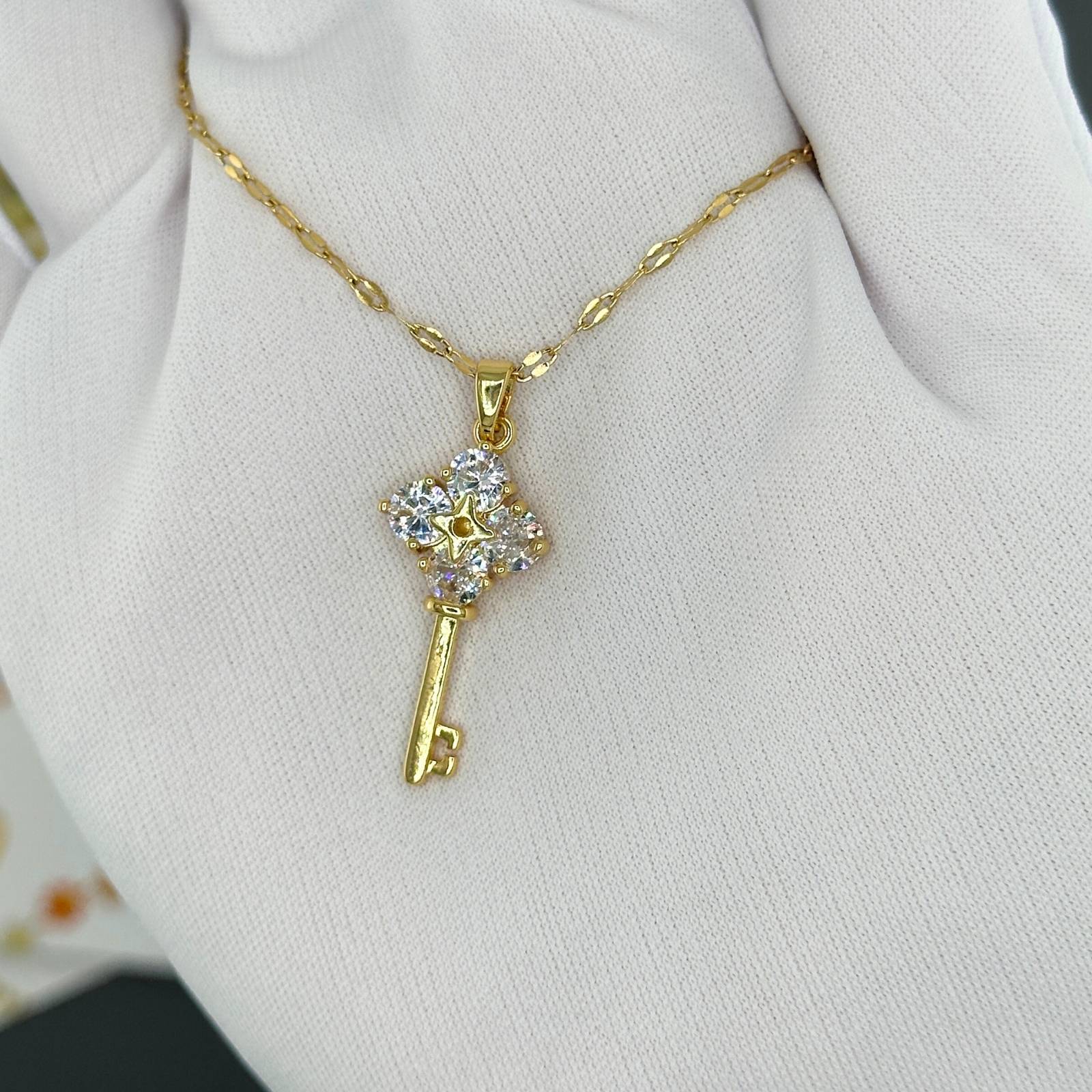 "key" veriŽica, 18k gold plated steel